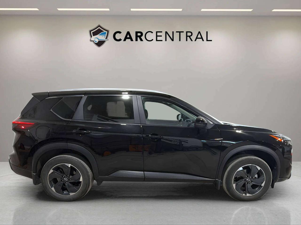 2024 Nissan Rogue SV | MOONROOF | CLEAN CARFAX | CARPLAY | STARTER | Photo