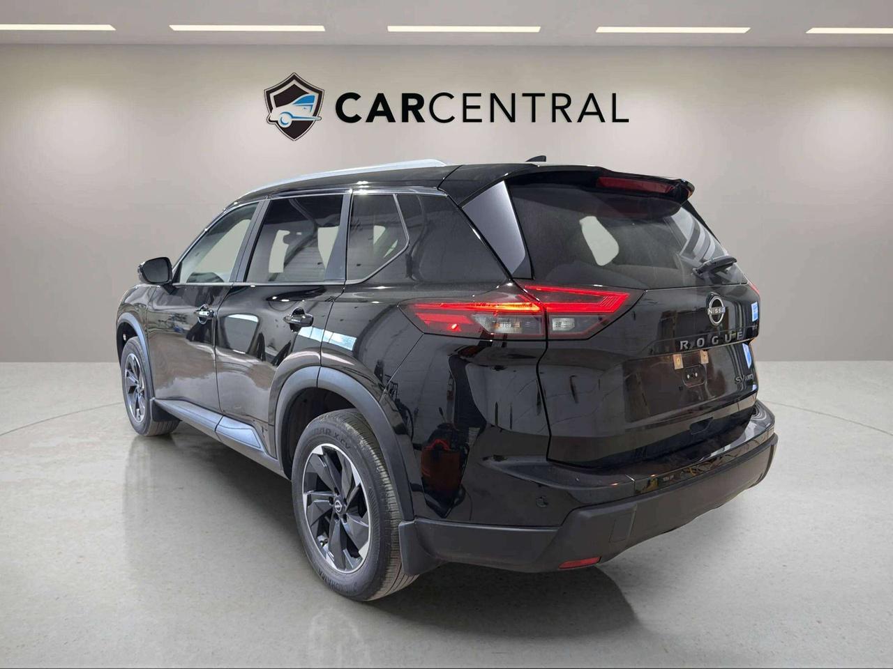2024 Nissan Rogue SV | MOONROOF | CLEAN CARFAX | CARPLAY | STARTER | Photo