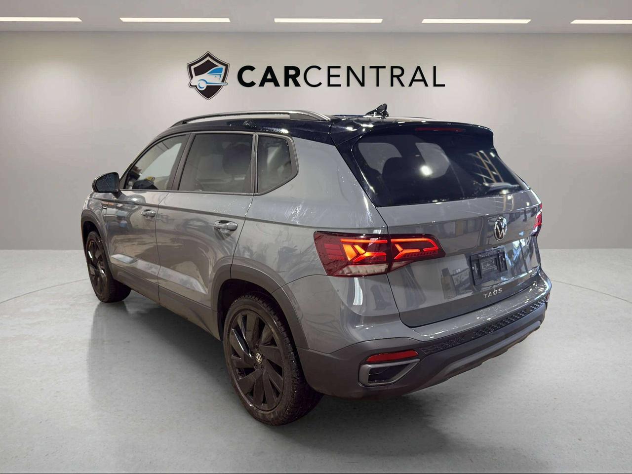 2024 Volkswagen Taos COMFORTLINE BLACK ED|CLEAN CARFAX|PANO|CARPLAY Photo