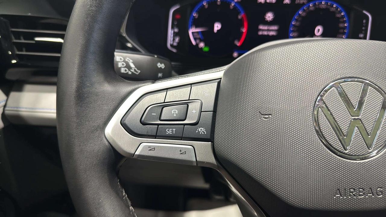 2024 Volkswagen Taos COMFORTLINE BLACK ED|CLEAN CARFAX|PANO|CARPLAY Photo