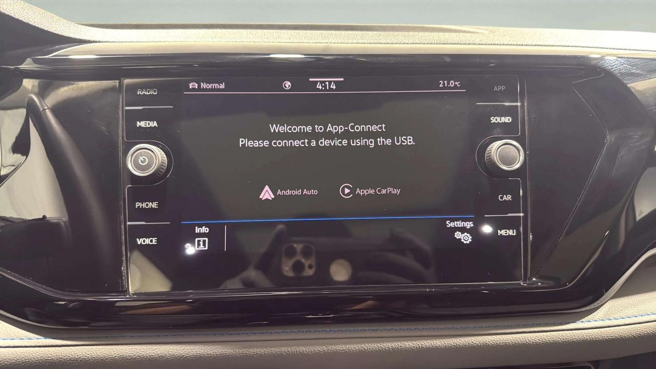 2024 Volkswagen Taos COMFORTLINE BLACK ED|CLEAN CARFAX|PANO|CARPLAY Photo