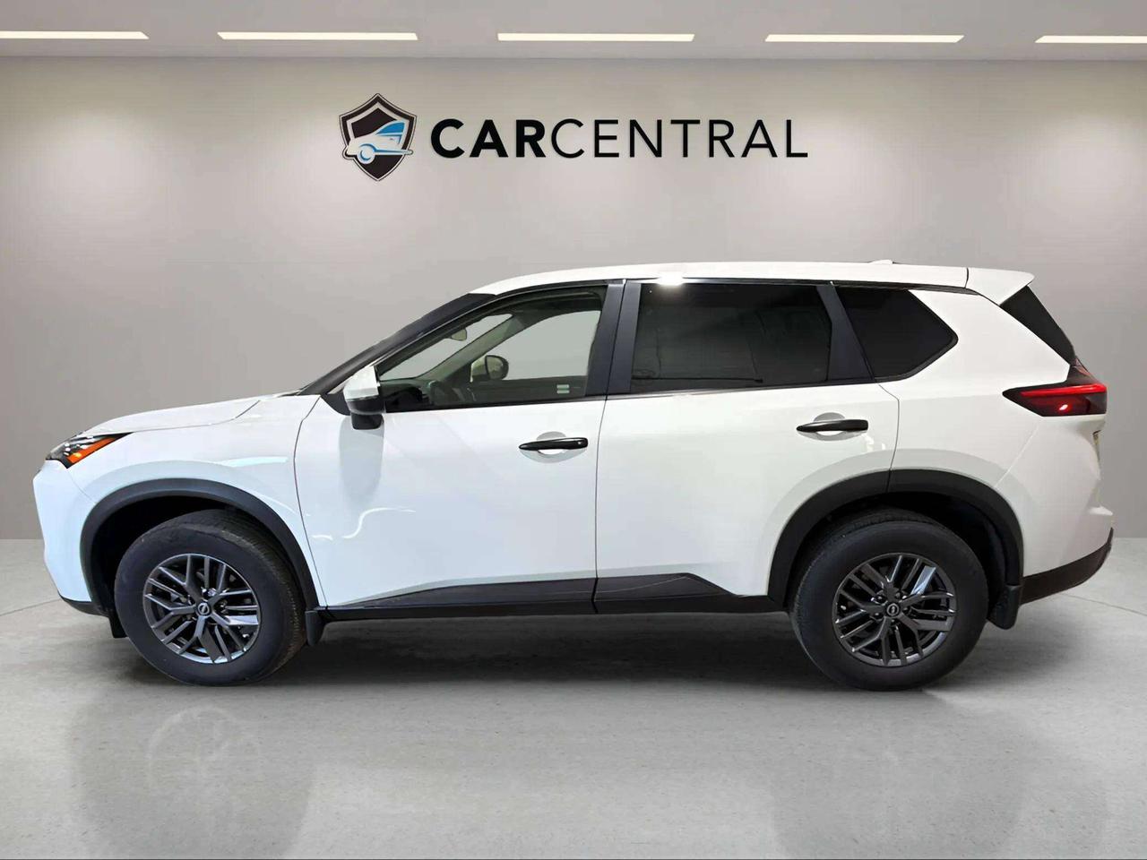 2024 Nissan Rogue S AWD | CLEAN CARFAX | 1 OWNER | CARPLAY| STARTER Photo