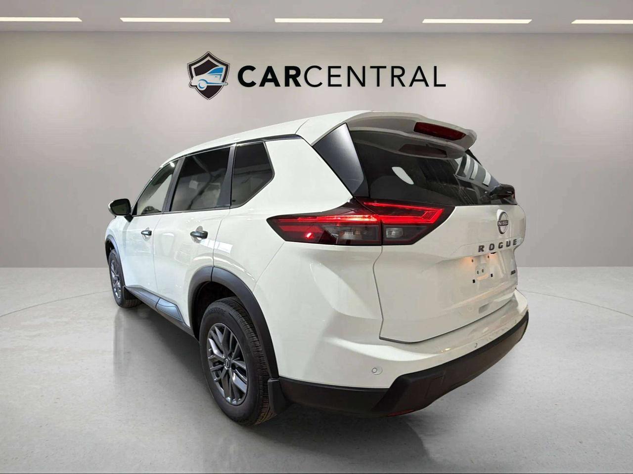 2024 Nissan Rogue S AWD | CLEAN CARFAX | 1 OWNER | CARPLAY| STARTER Photo