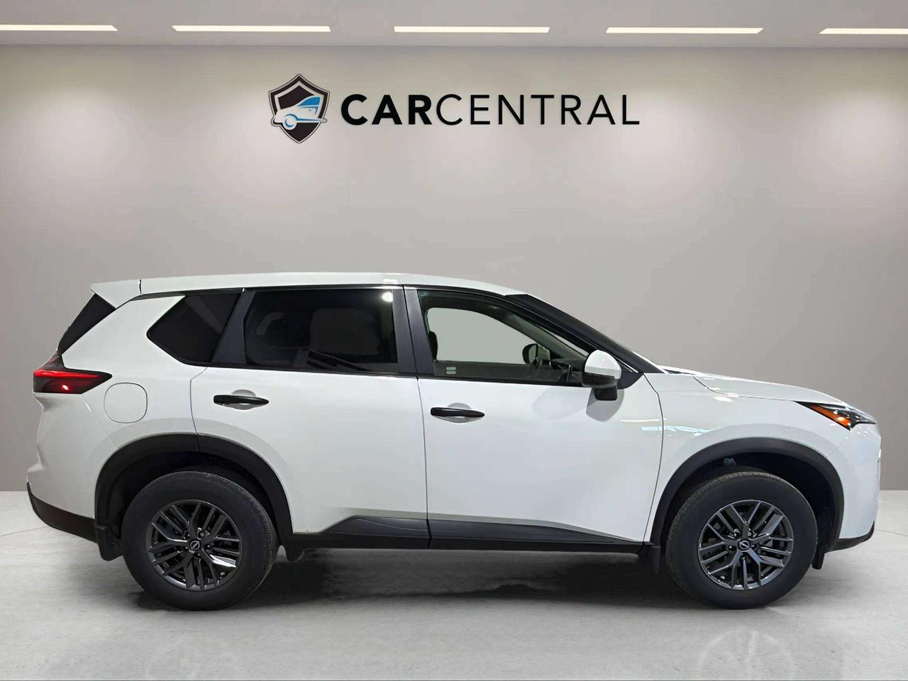 2024 Nissan Rogue S AWD | CLEAN CARFAX | 1 OWNER | CARPLAY| STARTER Photo