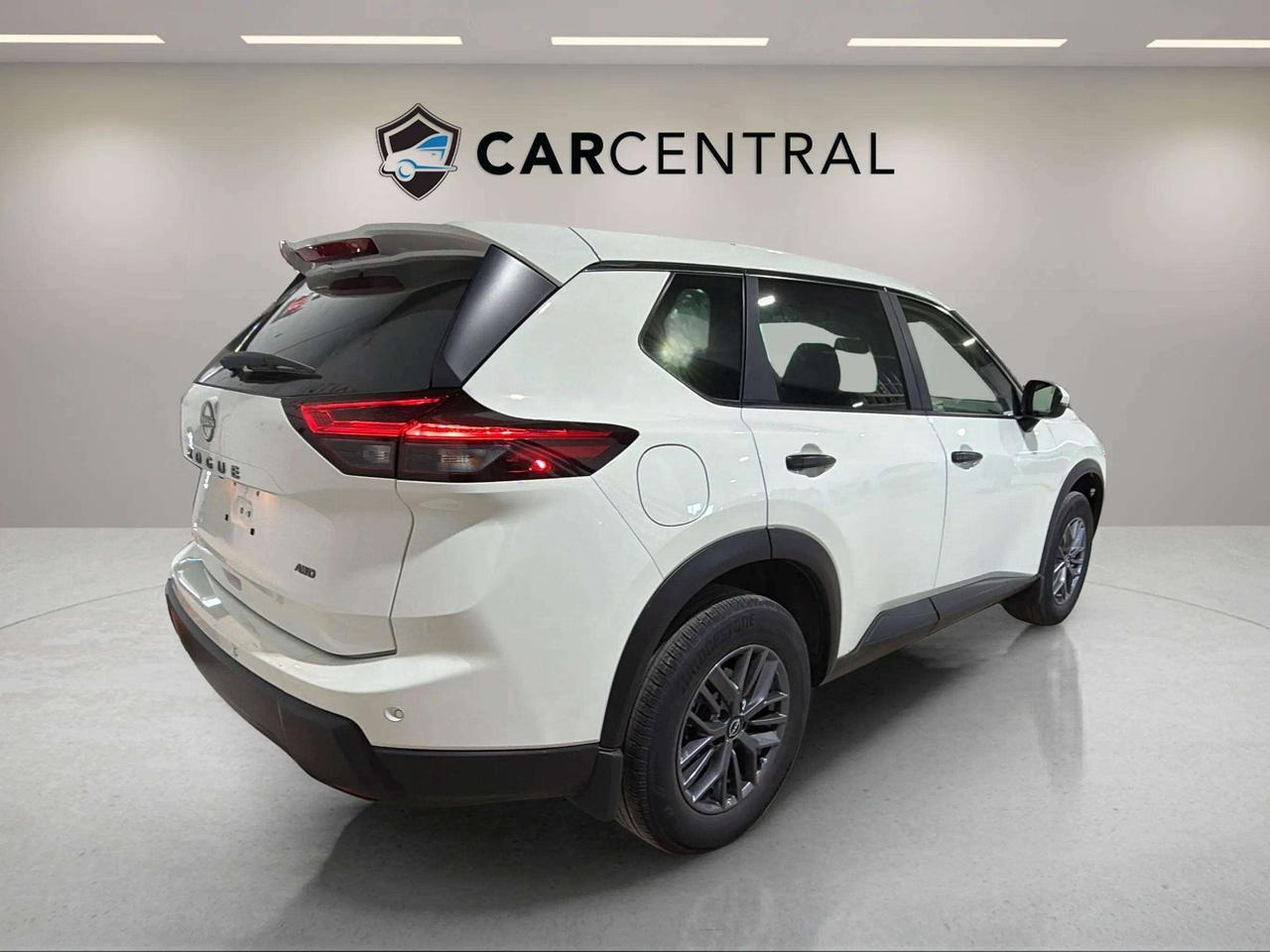 2024 Nissan Rogue S AWD | CLEAN CARFAX | 1 OWNER | CARPLAY| STARTER Photo