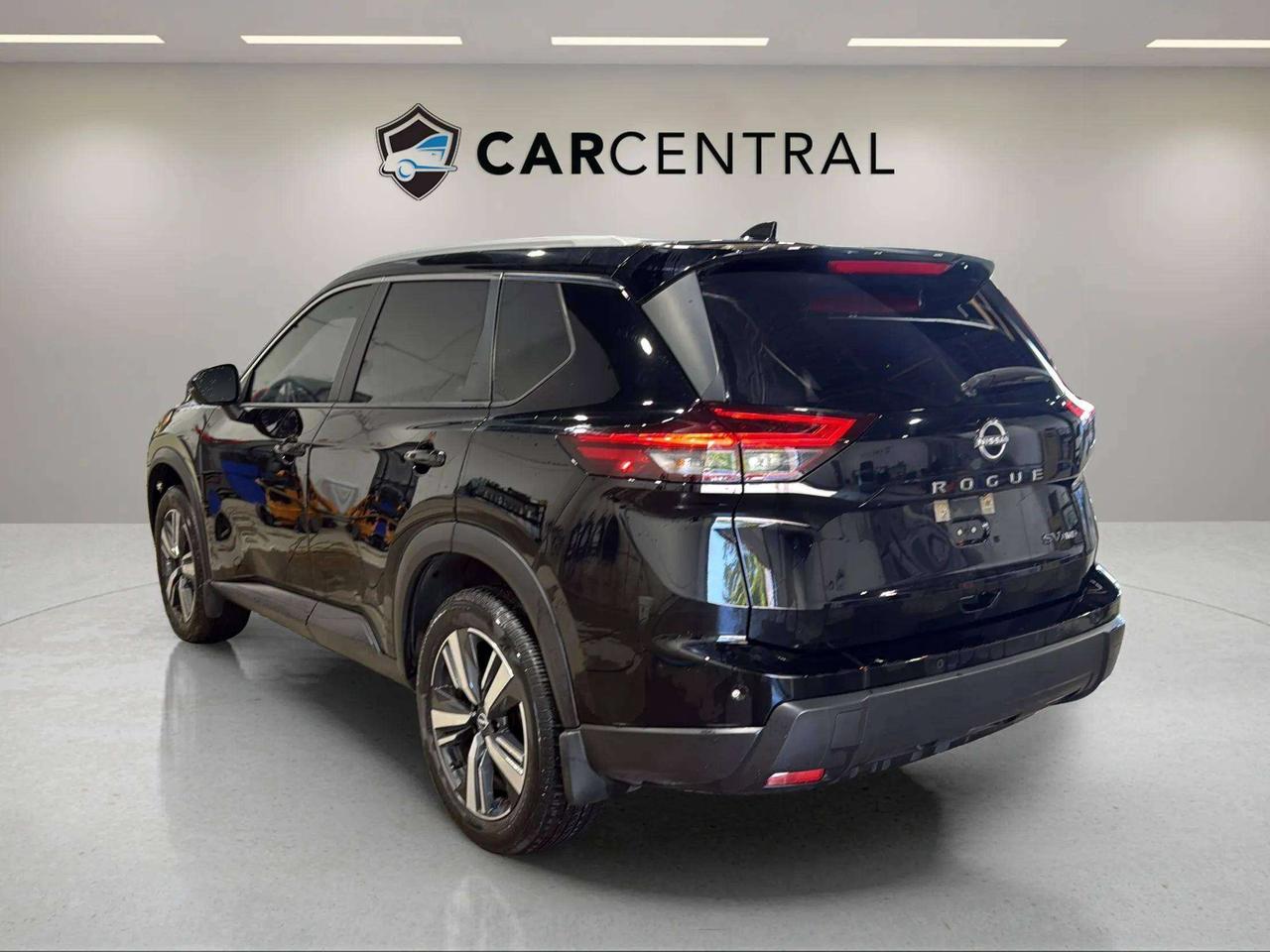 2024 Nissan Rogue SV MOONROOF | CLEAN CARFAX | PRO PILOT | REAR HTD Photo