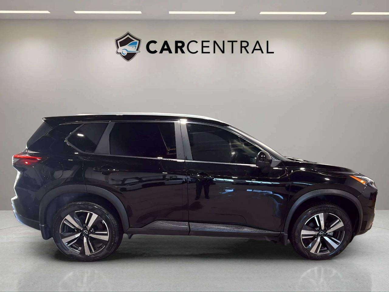 2024 Nissan Rogue SV MOONROOF | CLEAN CARFAX | PRO PILOT | REAR HTD Photo