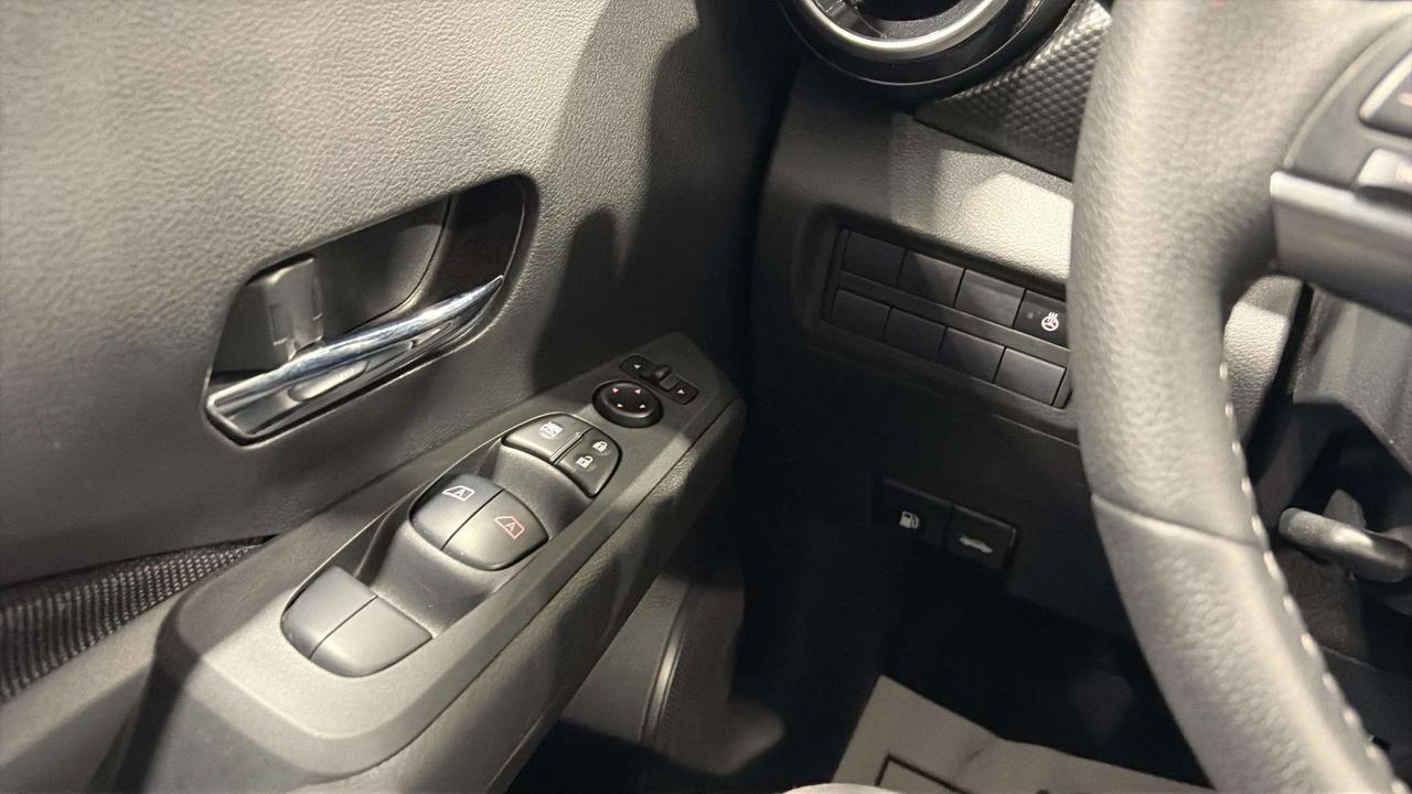 2024 Nissan Kicks SV| CLEAN CARFAX | CARPLAY | HTD SEATS | BSM Photo