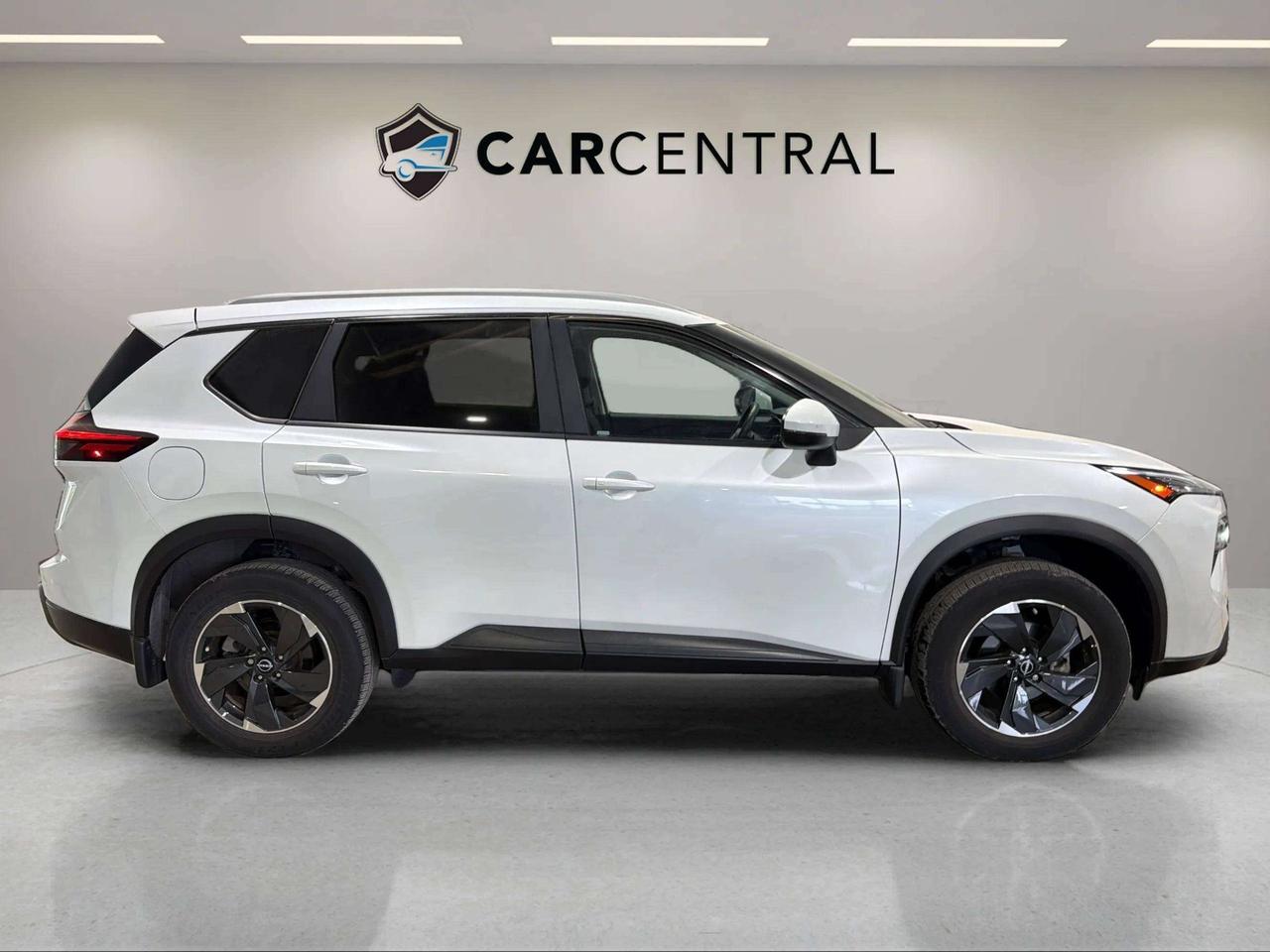 2024 Nissan Rogue SV MOONROOF |CLEAN CARFAX|PANO| CARPLAY| PRO PILOT Photo