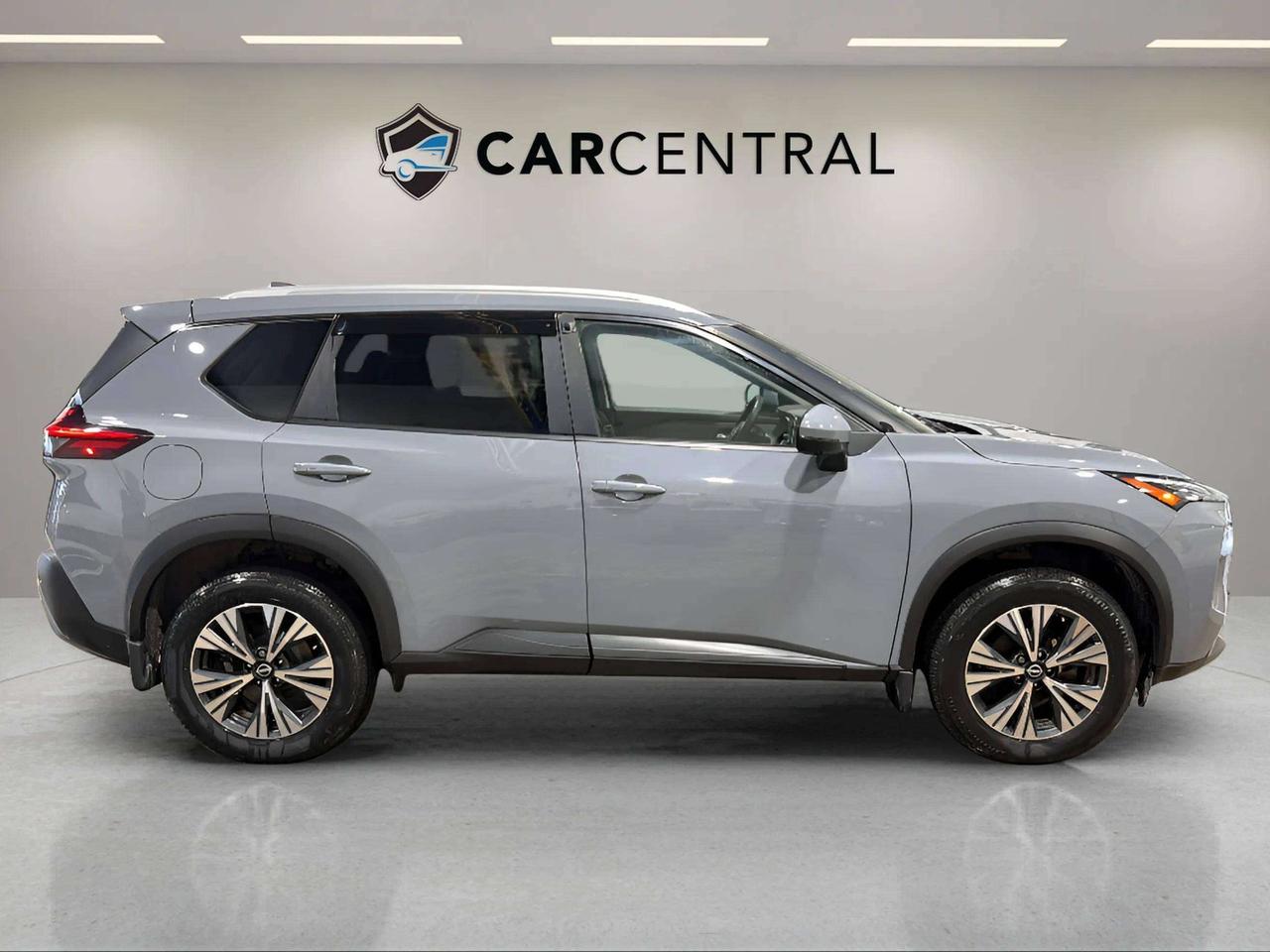 2022 Nissan Rogue SV| CLEAN CARFAX | PANO | PRO PILOT | STARTER Photo