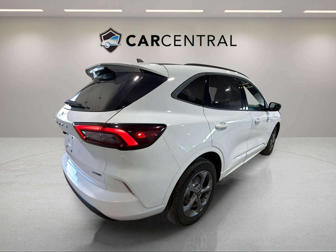 2023 Ford Escape ST-LINE HYBRID | CLEAN CARFAX | CARPLAY | STARTER Photo