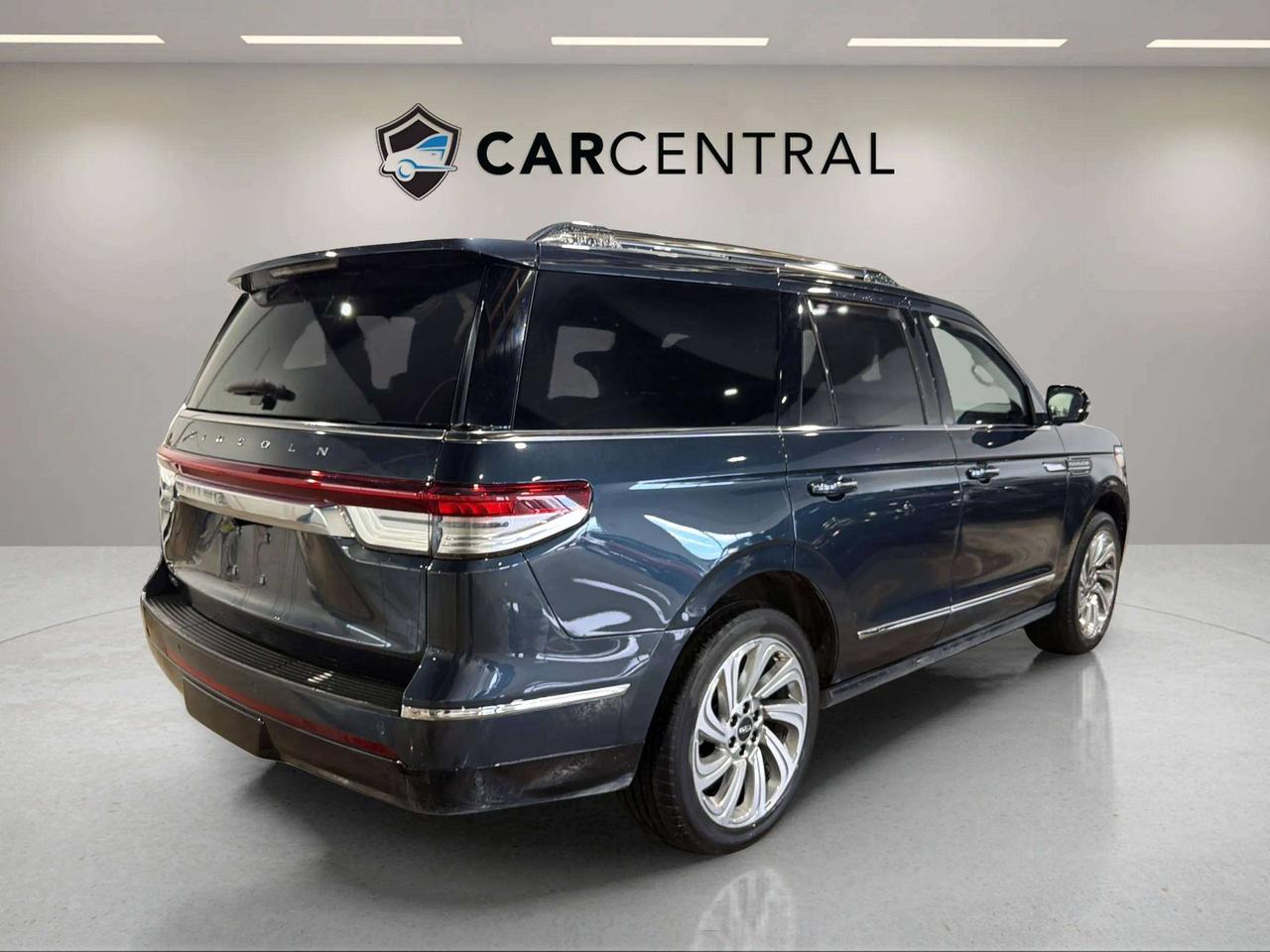 2024 Lincoln Navigator RESERVE | CLEAN CARFAX | CO PILOT | BLUECRUISE| 8 Photo