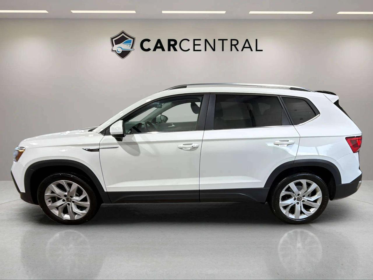 2022 Volkswagen Taos COMFORTLINE | AWD |  CLEAN CARFAX| PANO | CARPLAY| Photo1