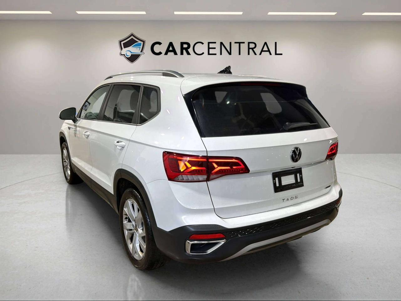 2022 Volkswagen Taos COMFORTLINE | AWD |  CLEAN CARFAX| PANO | CARPLAY| Photo