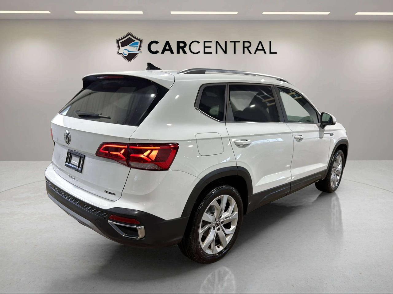 2022 Volkswagen Taos COMFORTLINE | AWD |  CLEAN CARFAX| PANO | CARPLAY| Photo