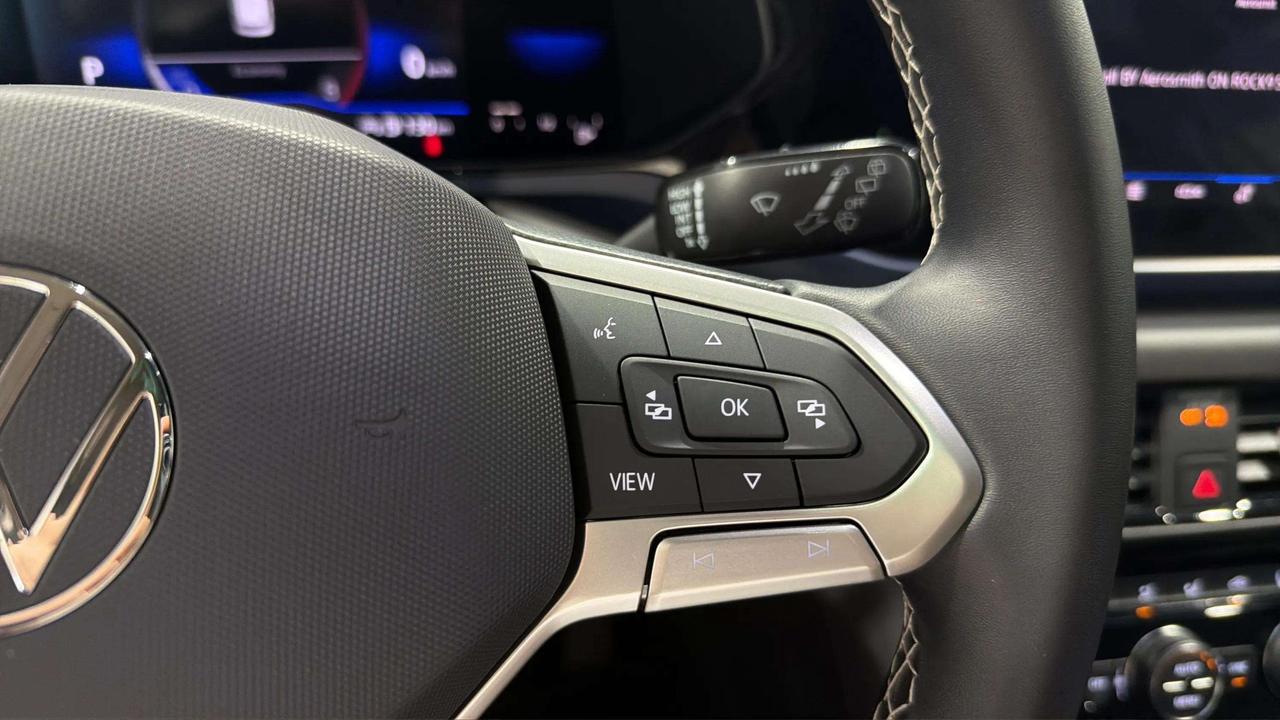 2022 Volkswagen Taos COMFORTLINE | AWD |  CLEAN CARFAX| PANO | CARPLAY| Photo