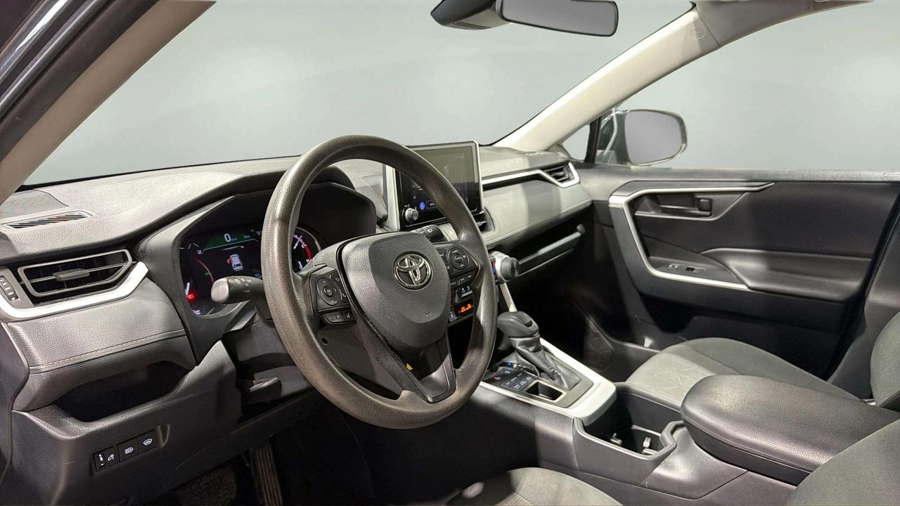 2023 Toyota RAV4 LE | AWD | CLEAN CARFAX | CARPLAY | Photo
