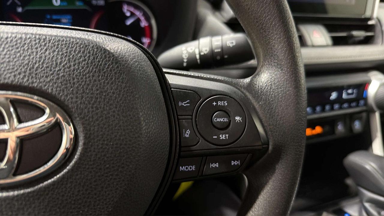 2023 Toyota RAV4 LE | AWD | CLEAN CARFAX | CARPLAY | Photo