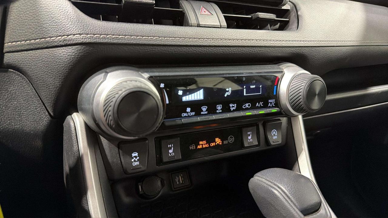 2023 Toyota RAV4 LE | AWD | CLEAN CARFAX | CARPLAY | Photo