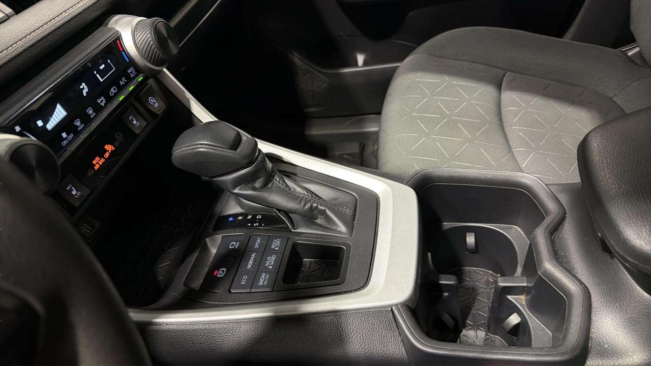 2023 Toyota RAV4 LE | AWD | CLEAN CARFAX | CARPLAY | Photo