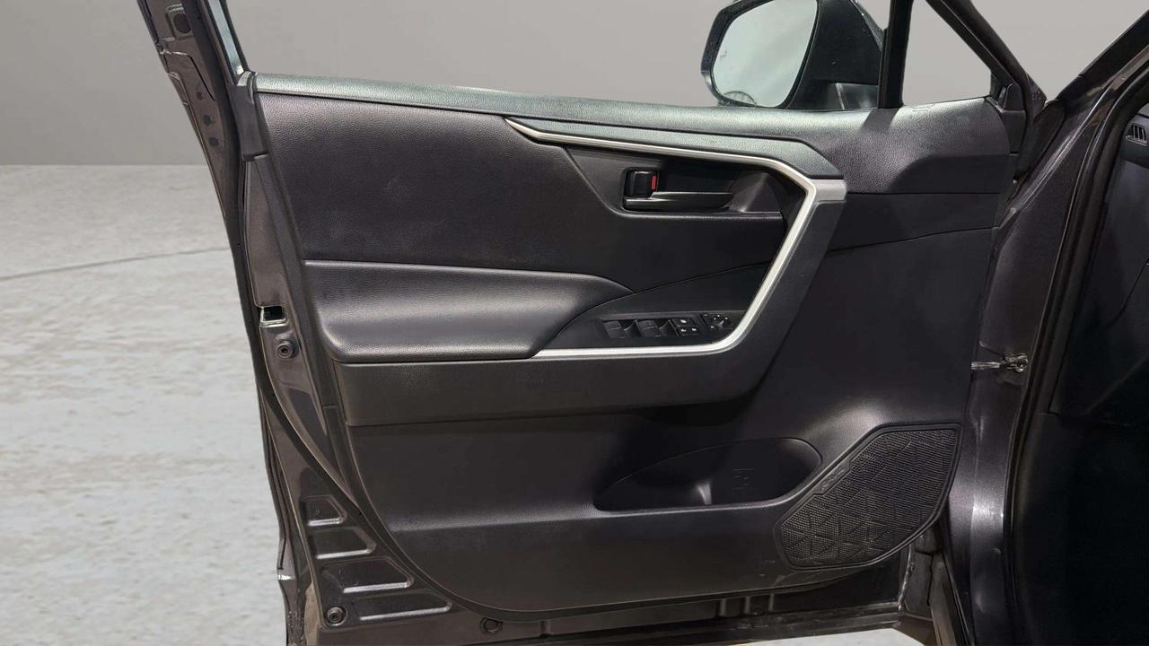 2023 Toyota RAV4 LE | AWD | CLEAN CARFAX | CARPLAY | Photo