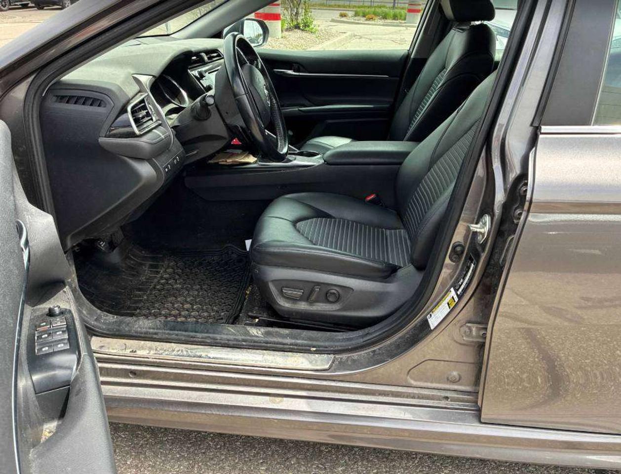 2020 Toyota Camry SE | CLEAN CARFAX | CARPLAY | LEATHER | BSW Photo