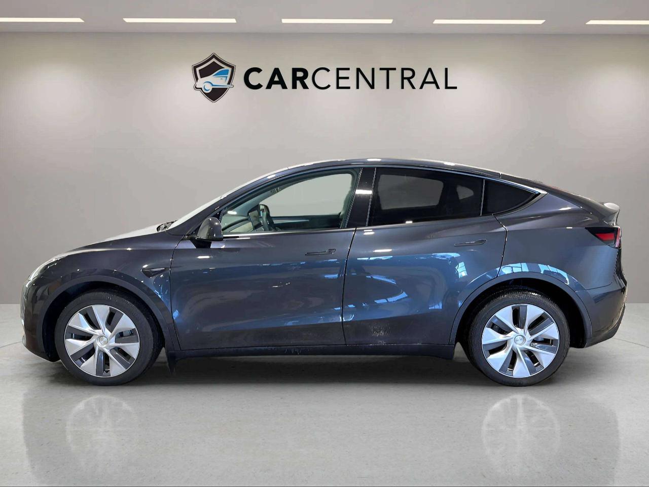 2024 Tesla Model Y LONG RANGE | CLEAN CARFAX|  GLASS ROOF | AWD Photo