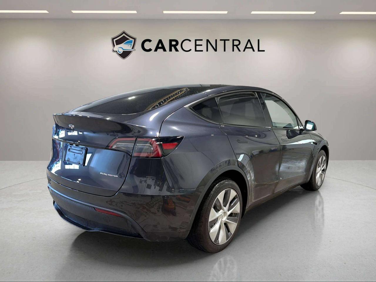 2024 Tesla Model Y LONG RANGE | CLEAN CARFAX|  GLASS ROOF | AWD Photo