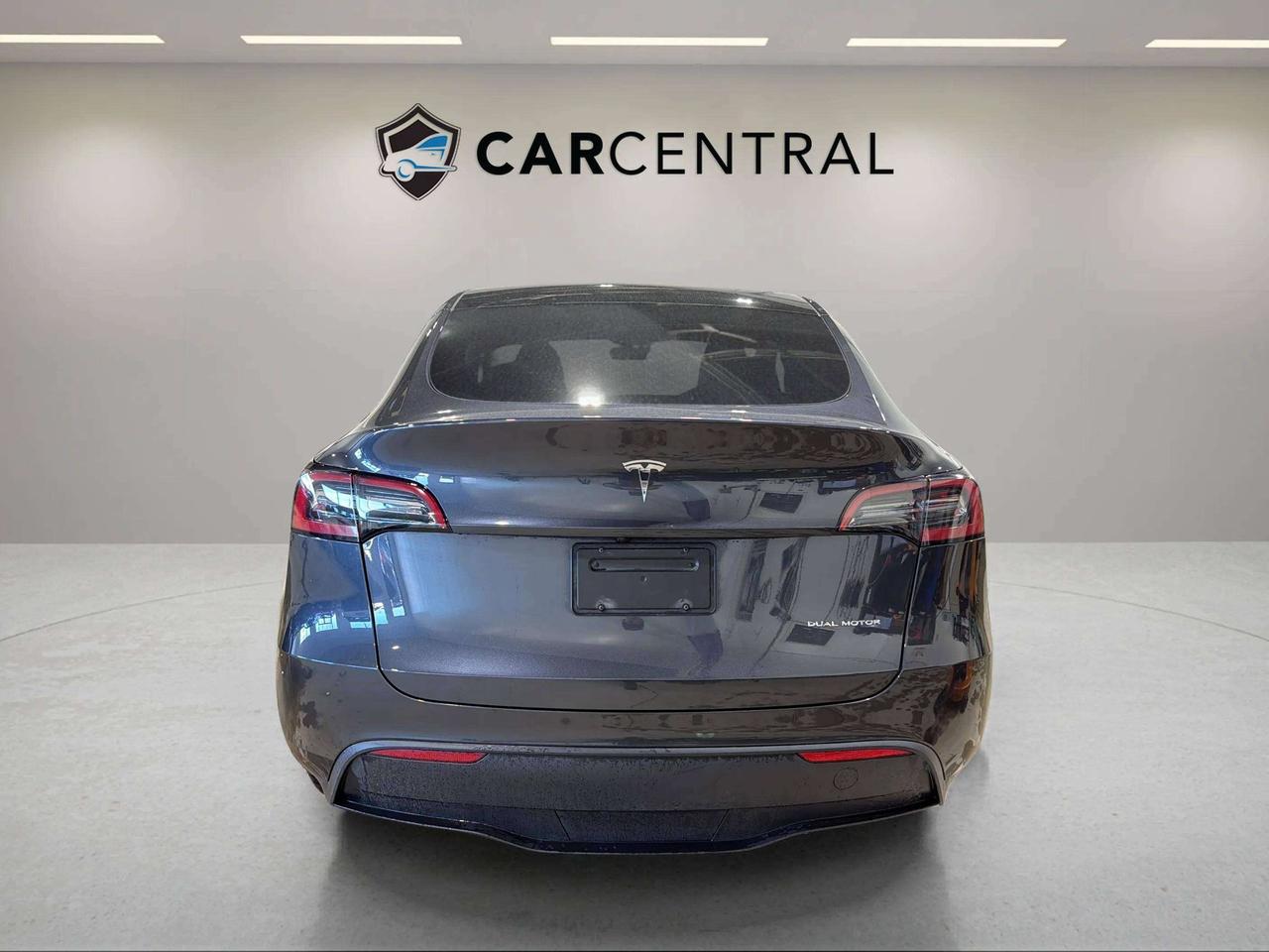 2024 Tesla Model Y LONG RANGE | CLEAN CARFAX|  GLASS ROOF | AWD Photo3
