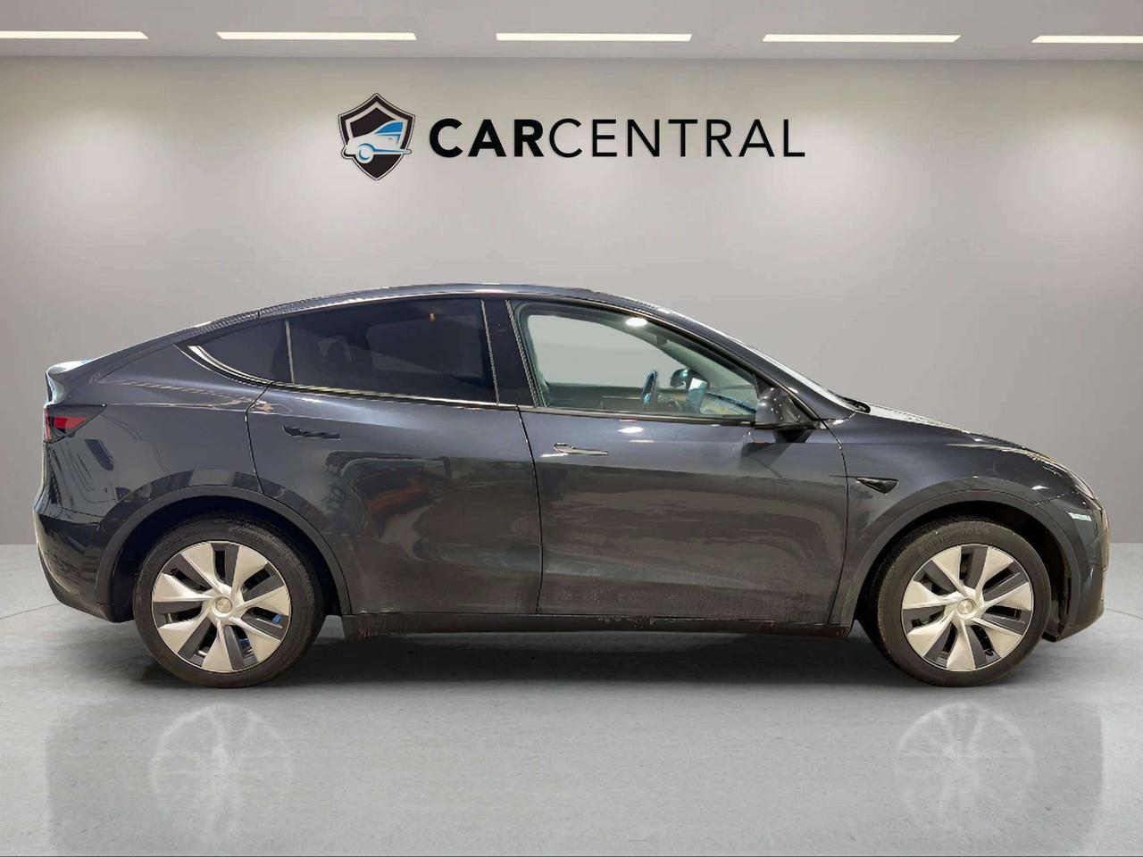 2024 Tesla Model Y LONG RANGE | CLEAN CARFAX|  GLASS ROOF | AWD Photo