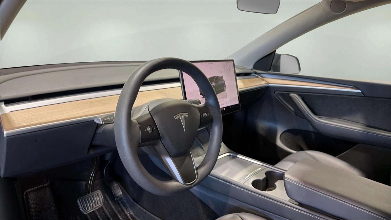 2024 Tesla Model Y LONG RANGE | CLEAN CARFAX|  GLASS ROOF | AWD Photo