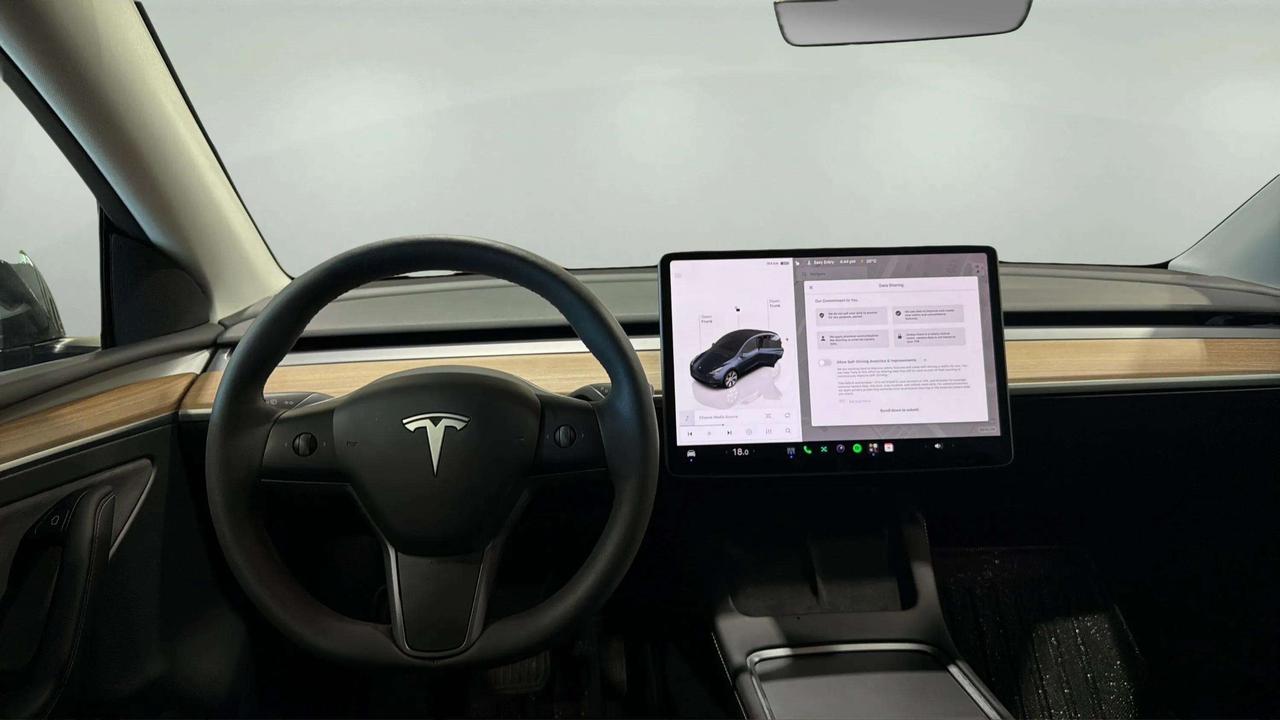 2024 Tesla Model Y LONG RANGE | CLEAN CARFAX|  GLASS ROOF | AWD Photo