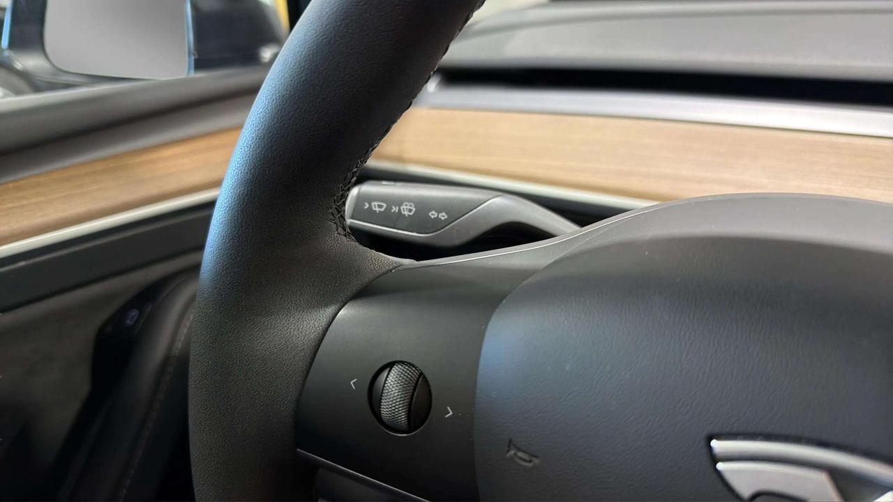 2024 Tesla Model Y LONG RANGE | CLEAN CARFAX|  GLASS ROOF | AWD Photo