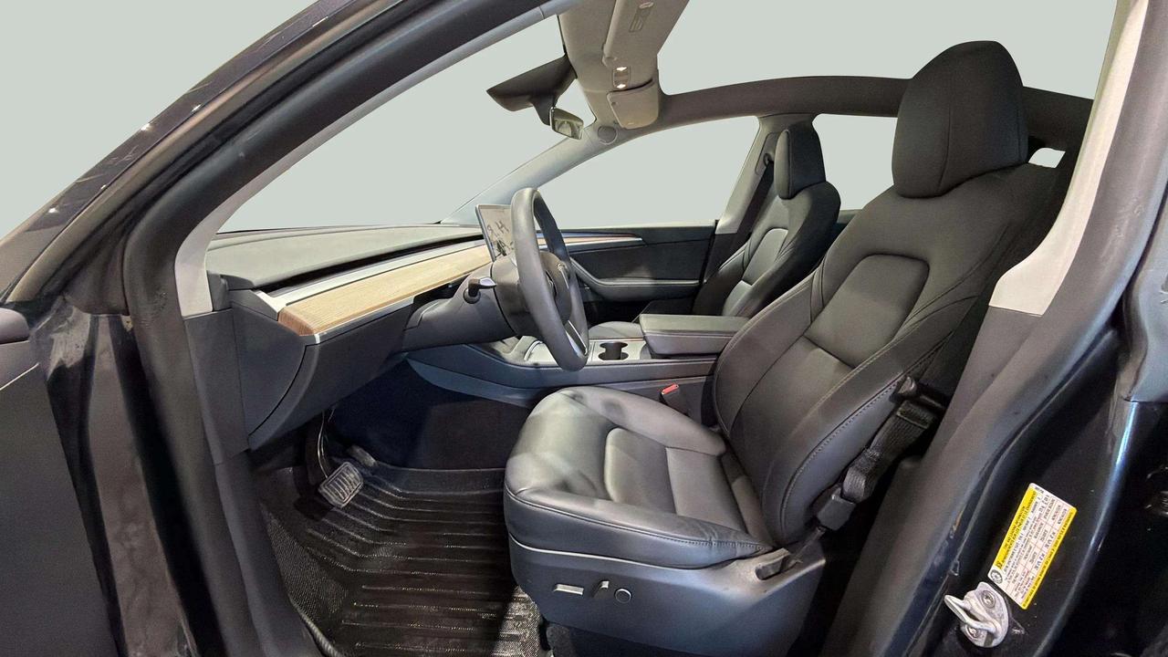 2024 Tesla Model Y LONG RANGE | CLEAN CARFAX|  GLASS ROOF | AWD Photo