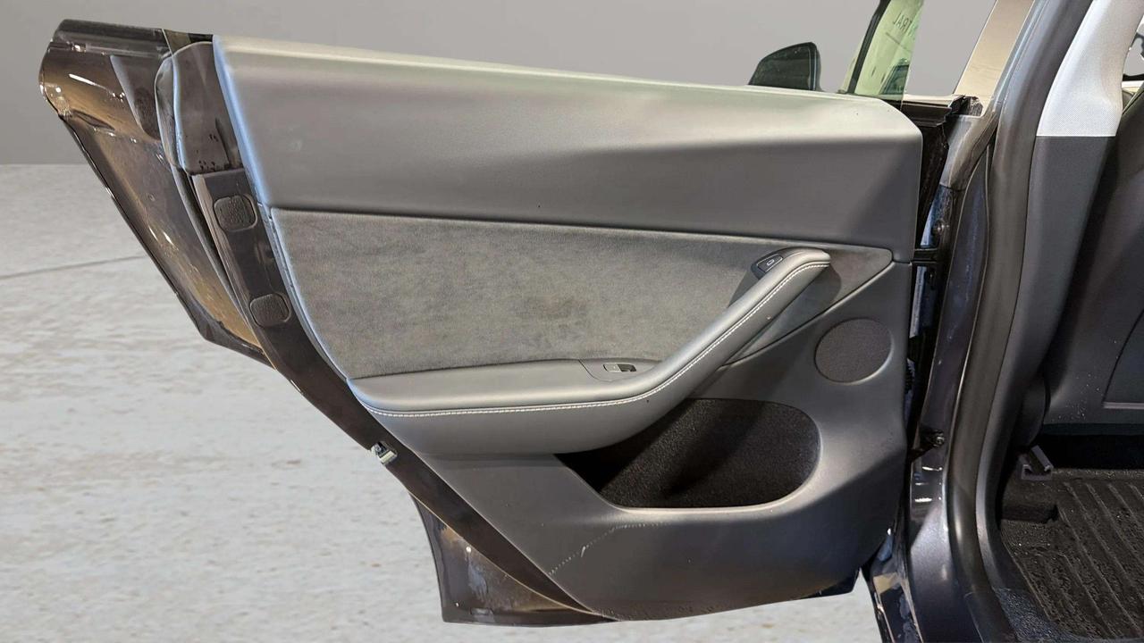 2024 Tesla Model Y LONG RANGE | CLEAN CARFAX|  GLASS ROOF | AWD Photo