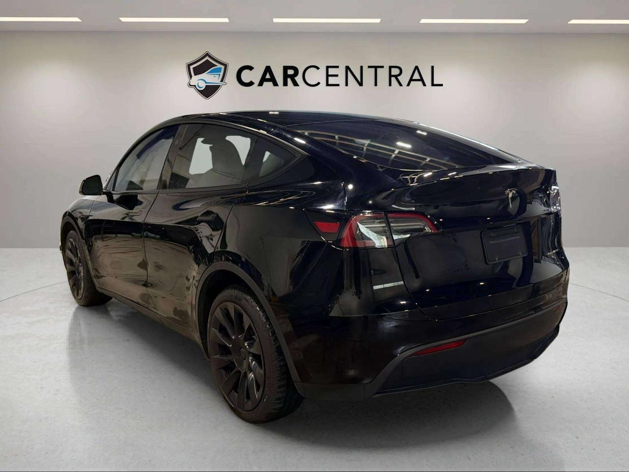 2024 Tesla Model Y LONG RANGE | CLEAN CARFAX |1 OWNER | GLASS ROOF | Photo