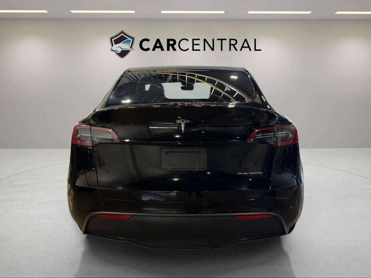 2024 Tesla Model Y LONG RANGE | CLEAN CARFAX |1 OWNER | GLASS ROOF | Photo