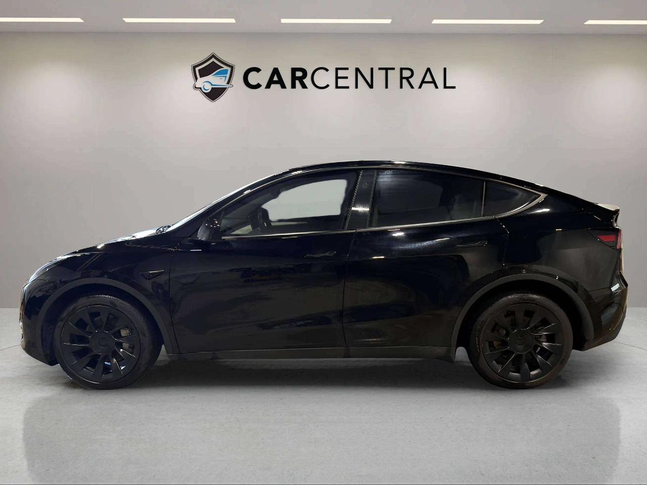 2024 Tesla Model Y LONG RANGE | CLEAN CARFAX |1 OWNER | GLASS ROOF | Photo