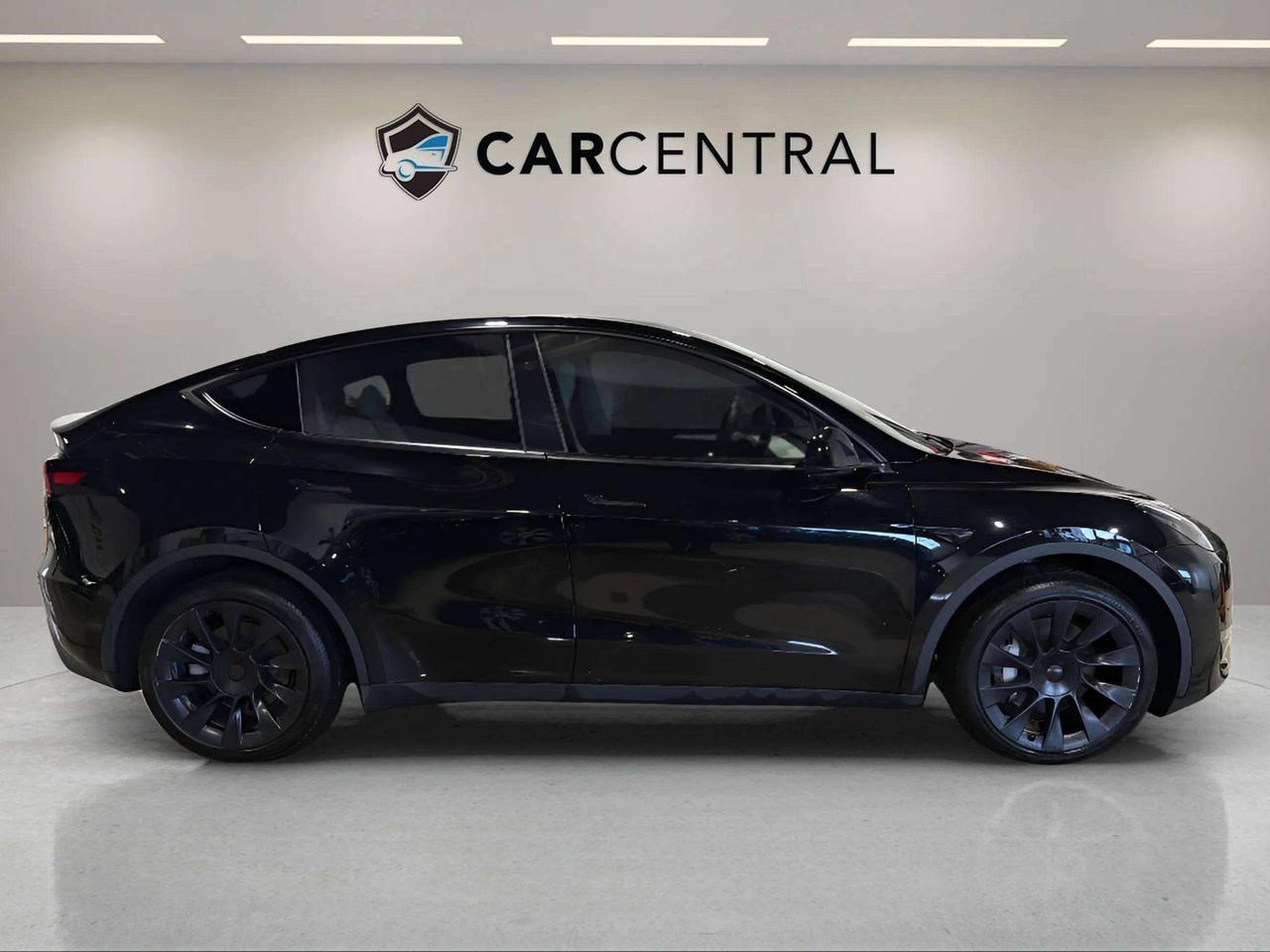 2024 Tesla Model Y LONG RANGE | CLEAN CARFAX |1 OWNER | GLASS ROOF | Photo