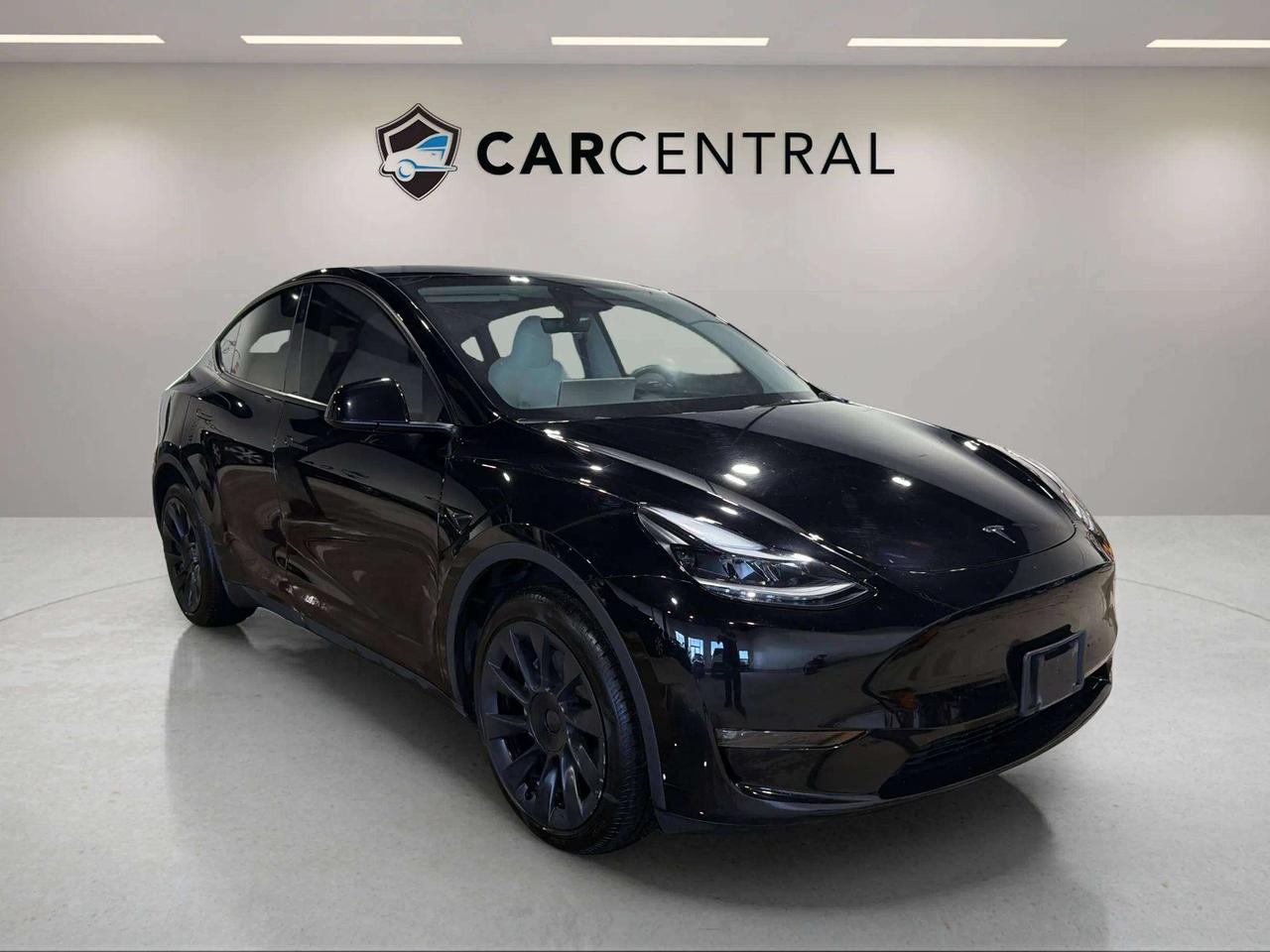 2024 Tesla Model Y LONG RANGE | CLEAN CARFAX |1 OWNER | GLASS ROOF | Photo