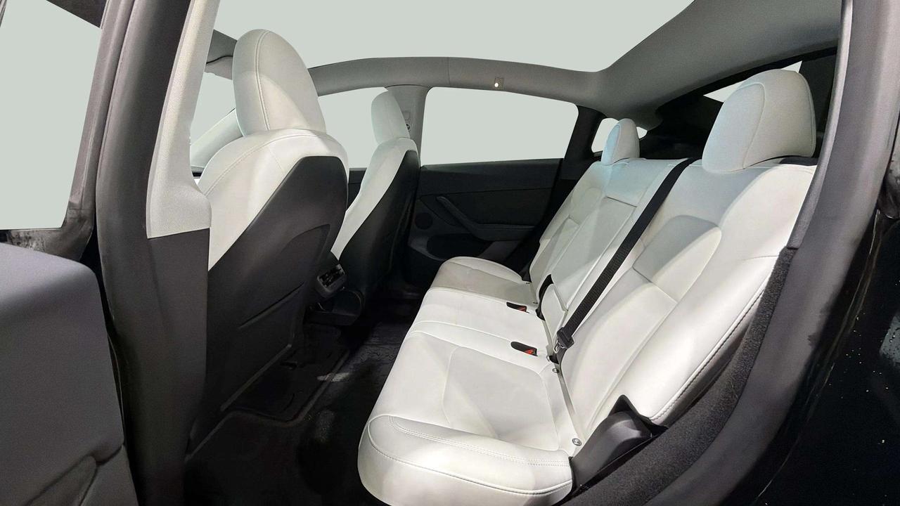 2024 Tesla Model Y LONG RANGE | CLEAN CARFAX |1 OWNER | GLASS ROOF | Photo