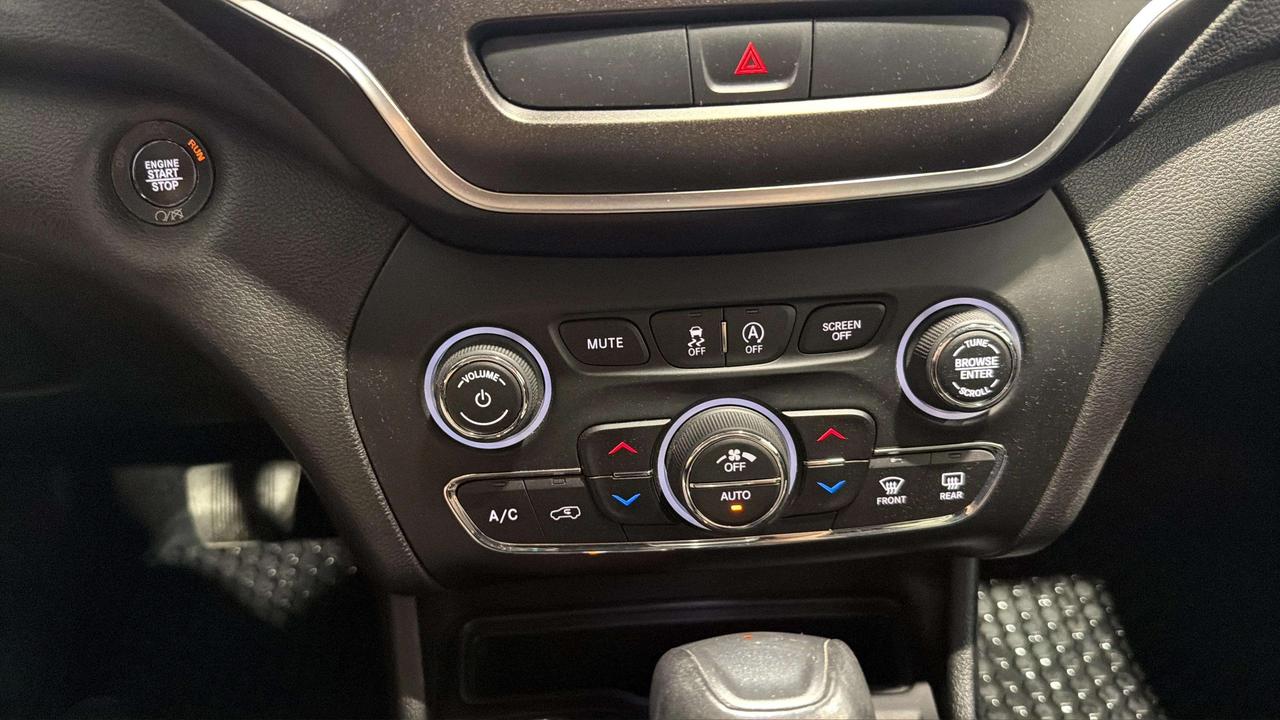 2019 Jeep Cherokee Trailhawk Photo