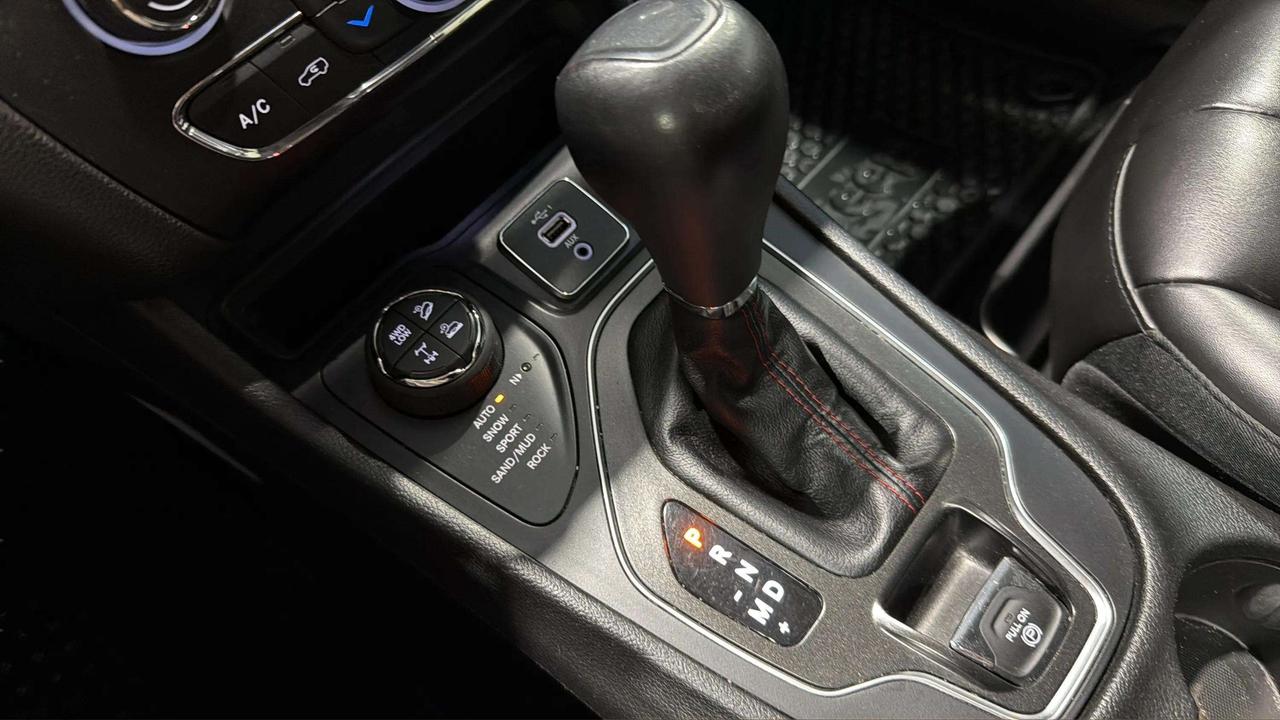 2019 Jeep Cherokee Trailhawk Photo