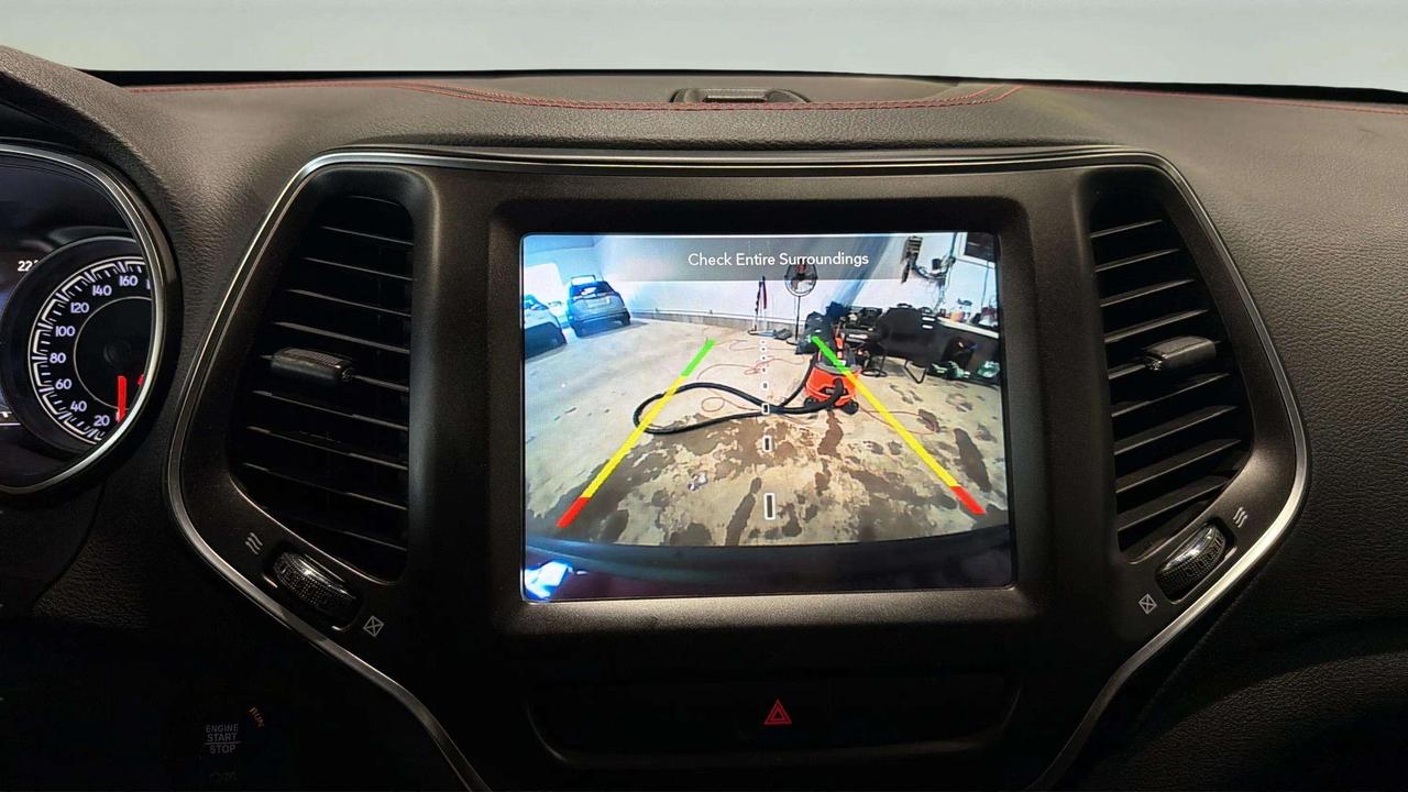 2019 Jeep Cherokee Trailhawk Photo