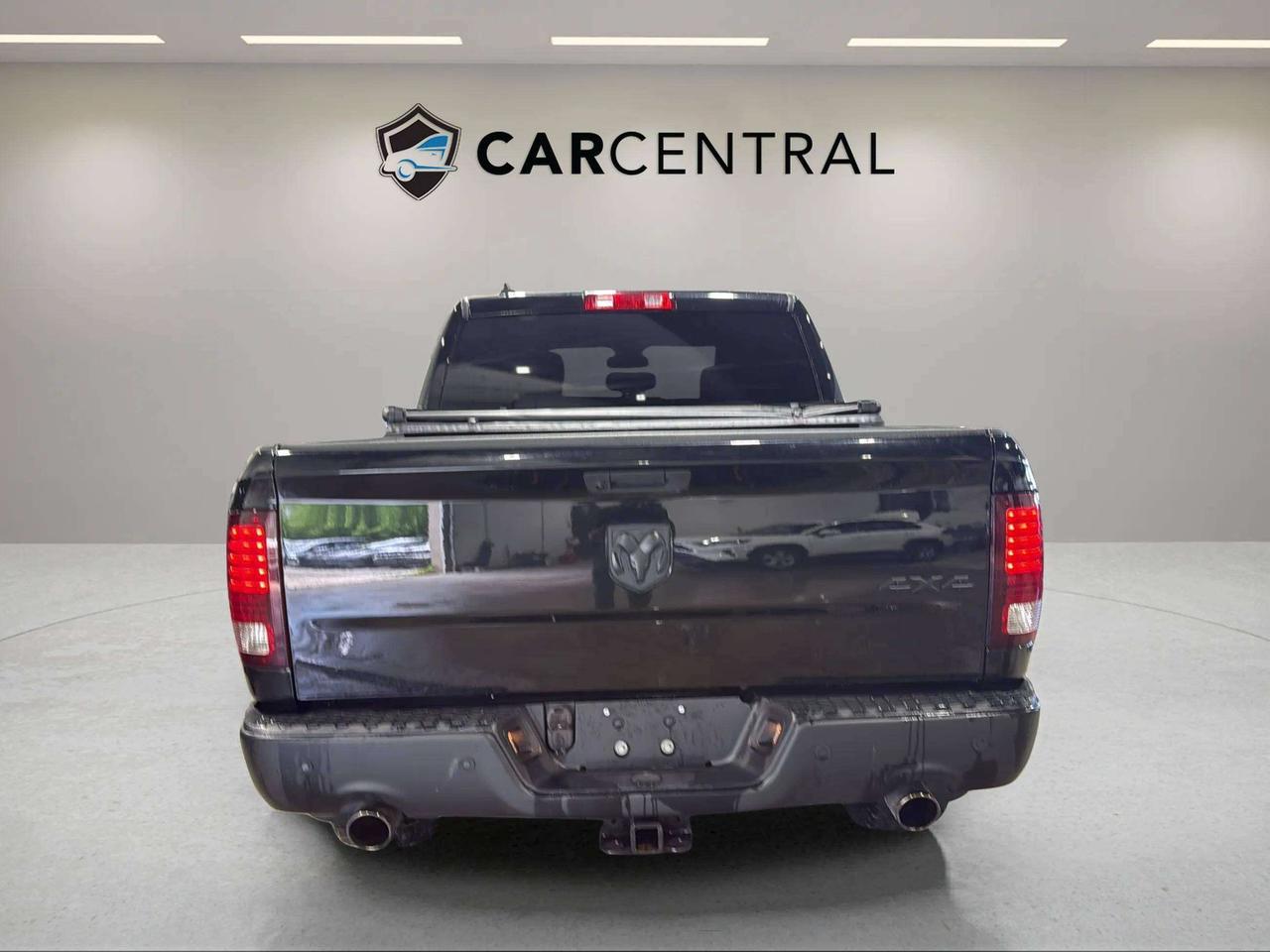 2022 RAM 1500 WARLOCK| CLEAN CARFAX | 1 OWNER | HEMI | TONNEAU Photo3