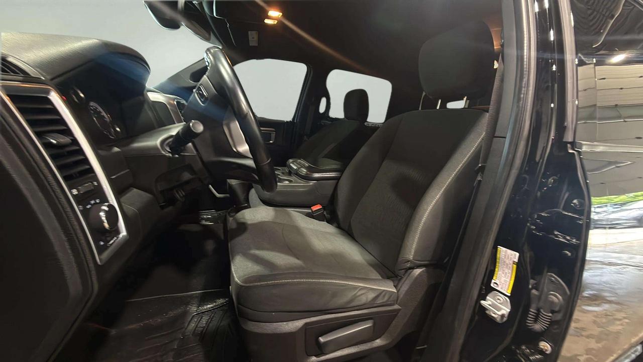2022 RAM 1500 WARLOCK| CLEAN CARFAX | 1 OWNER | HEMI | TONNEAU Photo