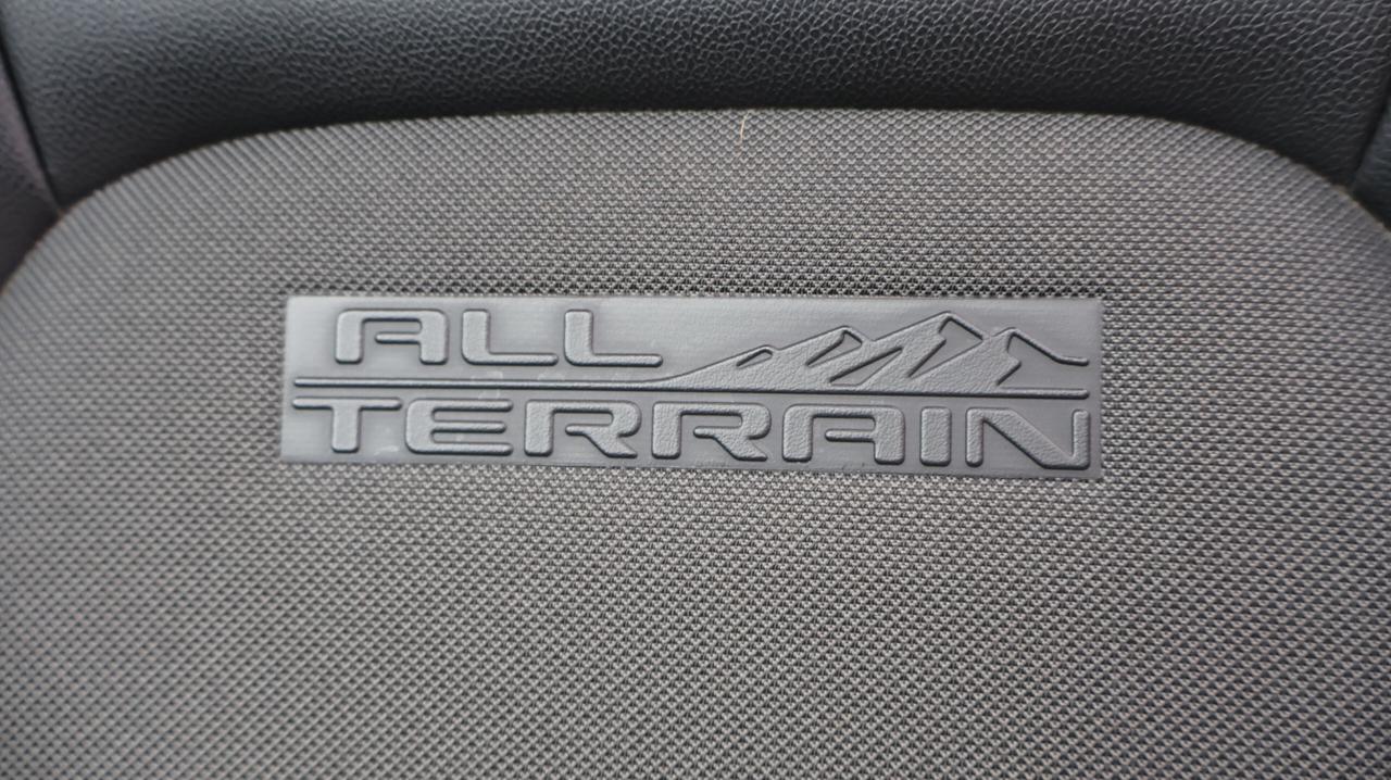 2017 GMC Canyon 4WD SLE | | Nav System | Photo