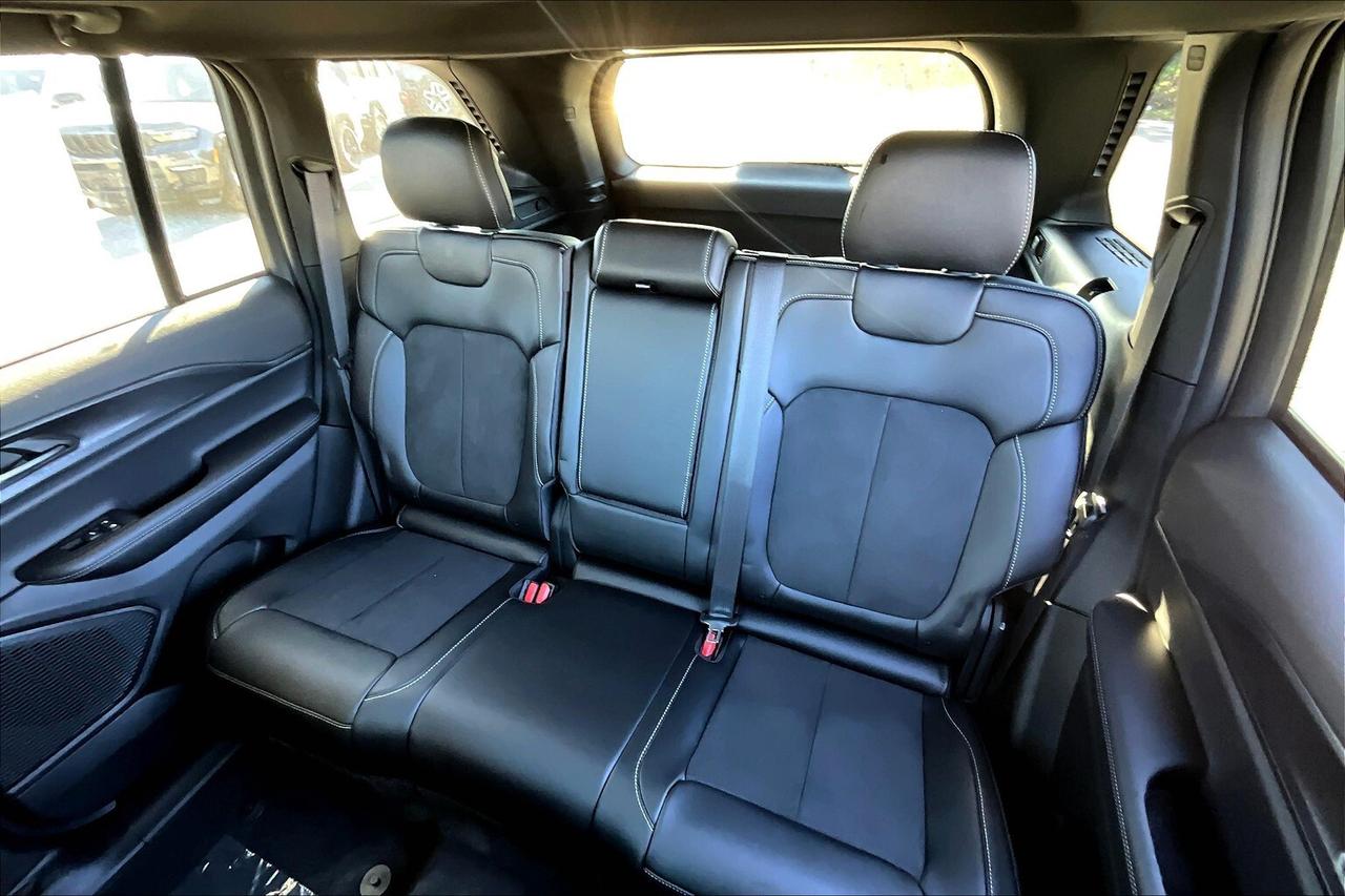 2025 Jeep Grand Cherokee Altitude Photo