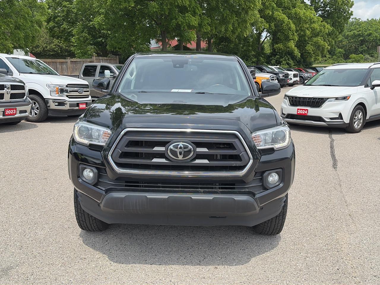 2022 Toyota Tacoma SR5, CLEAN CARFAX, 6' BOX, HEATED SEATS! Photo