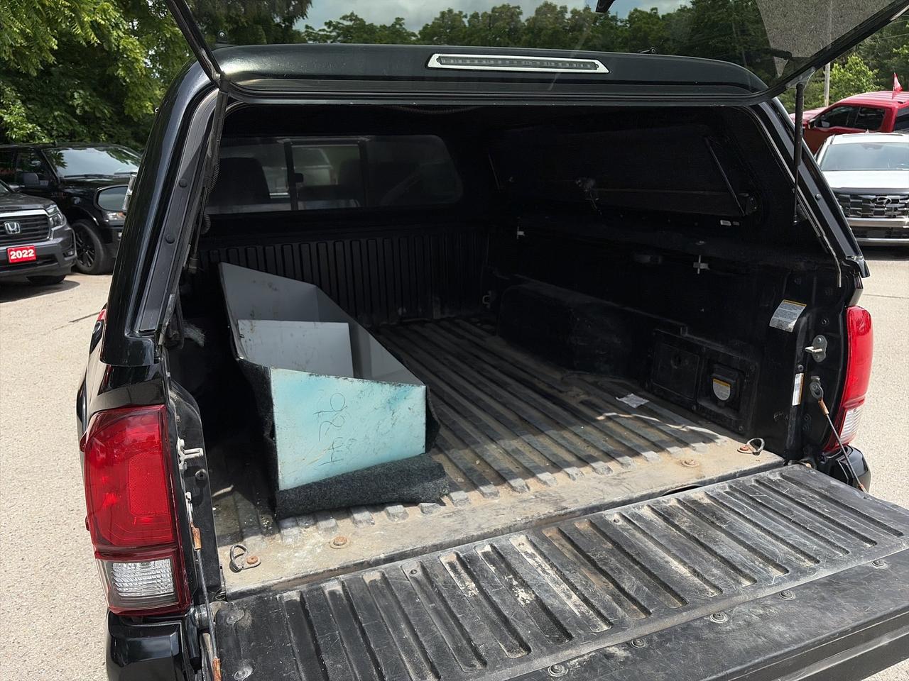 2022 Toyota Tacoma SR5, CLEAN CARFAX, 6' BOX, HEATED SEATS! - Photo #12